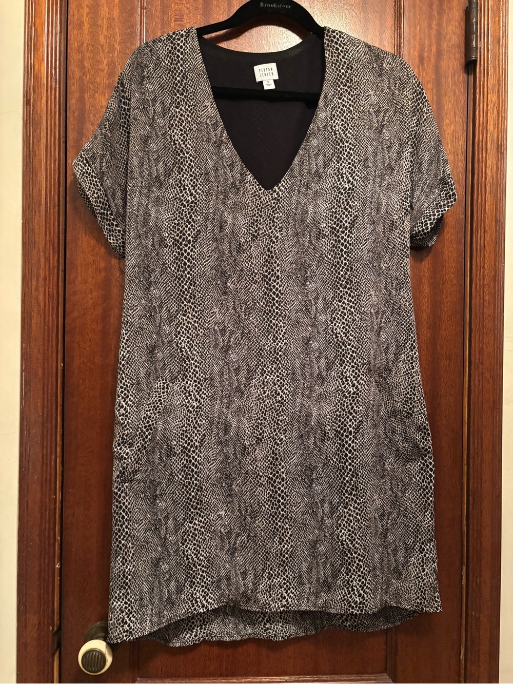 Casual V-Neck Short Sleeve Tunic/Dress in Black & White